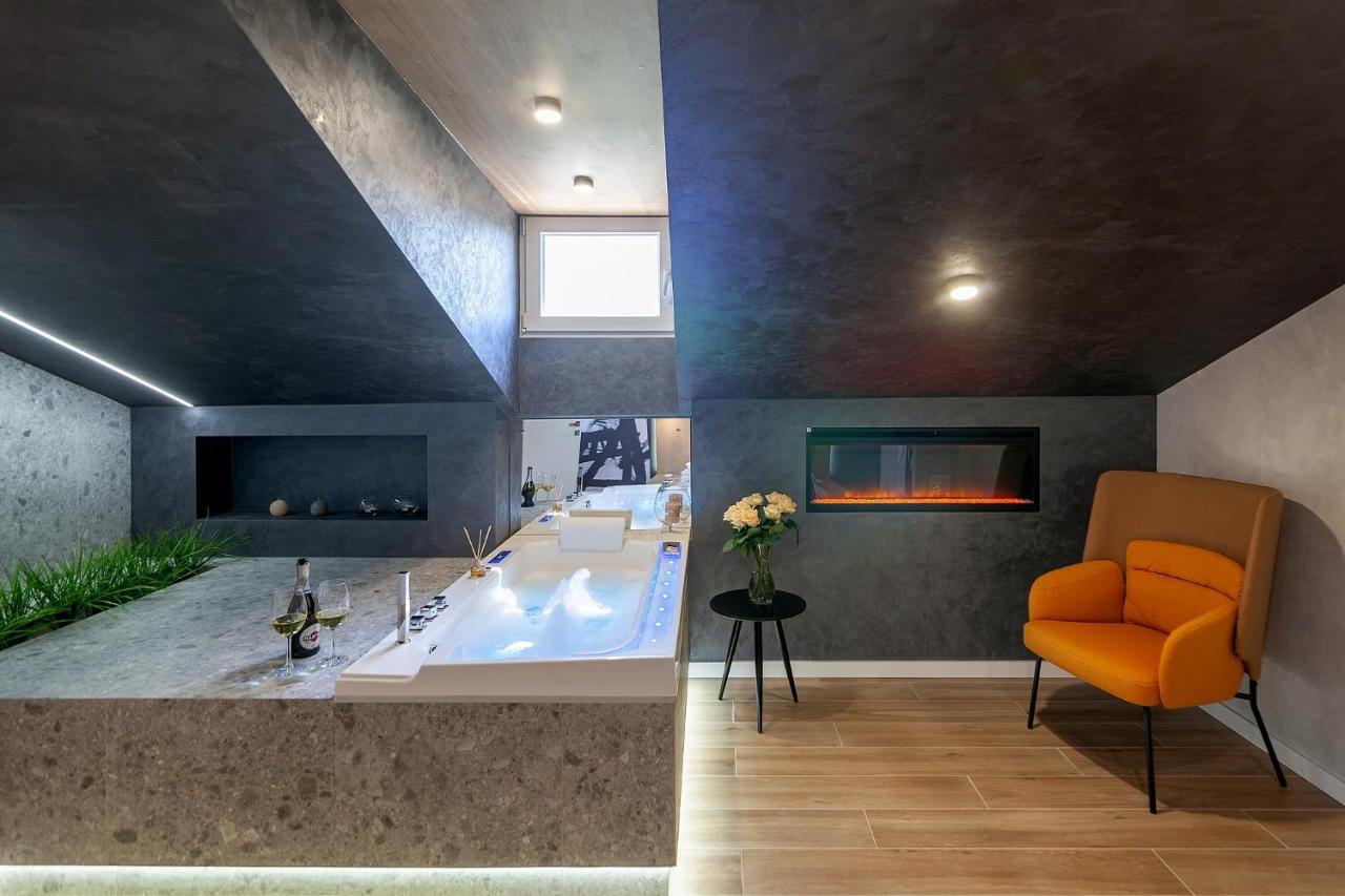 Royal Vip Jacuzzi Apart Lemberg Exterior foto