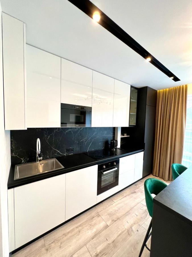 Royal Vip Jacuzzi Apart Lemberg Exterior foto