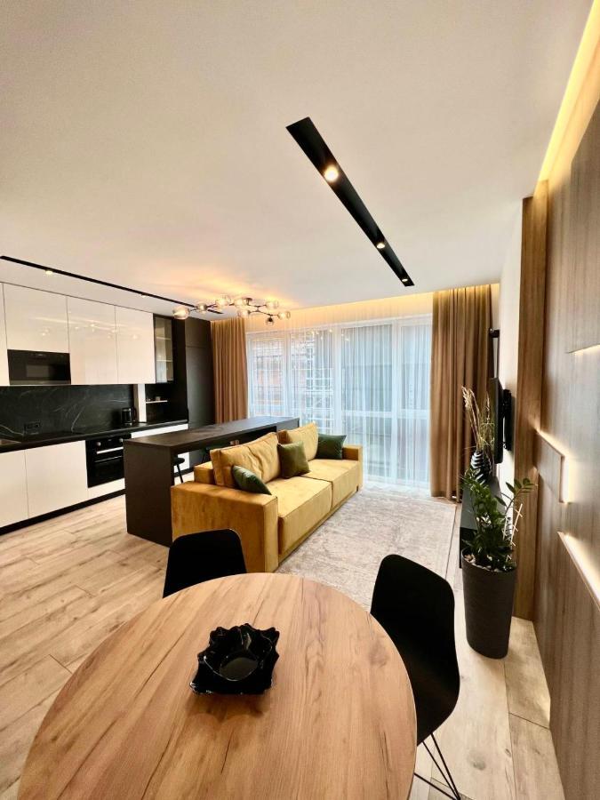 Royal Vip Jacuzzi Apart Lemberg Exterior foto