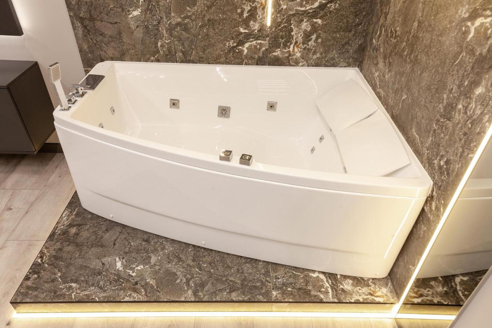 Royal Vip Jacuzzi Apart Lemberg Exterior foto