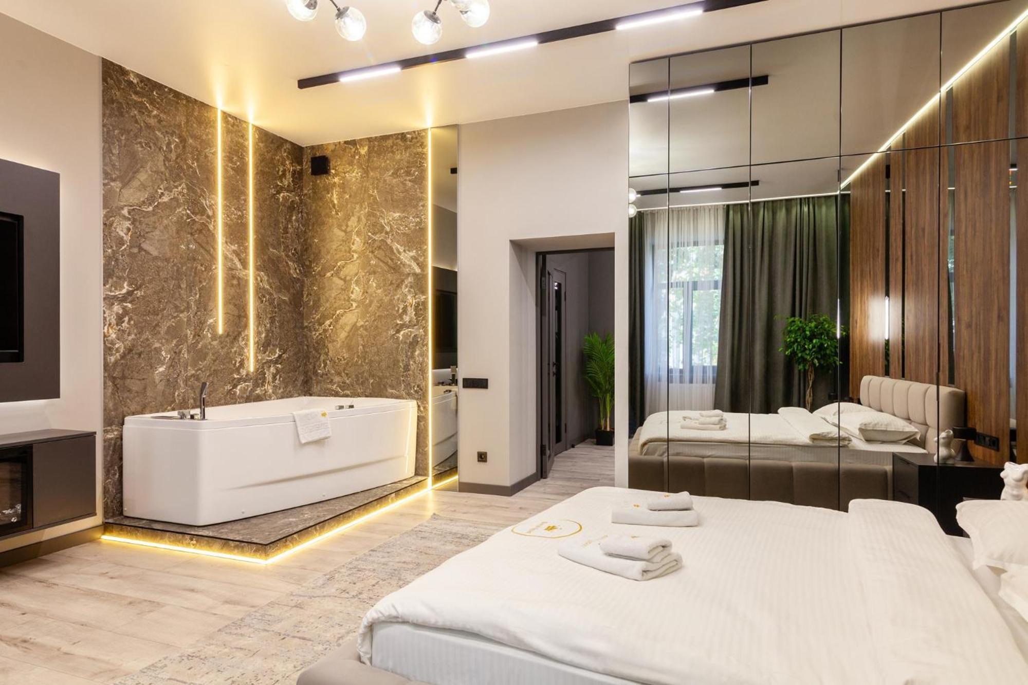 Royal Vip Jacuzzi Apart Lemberg Exterior foto