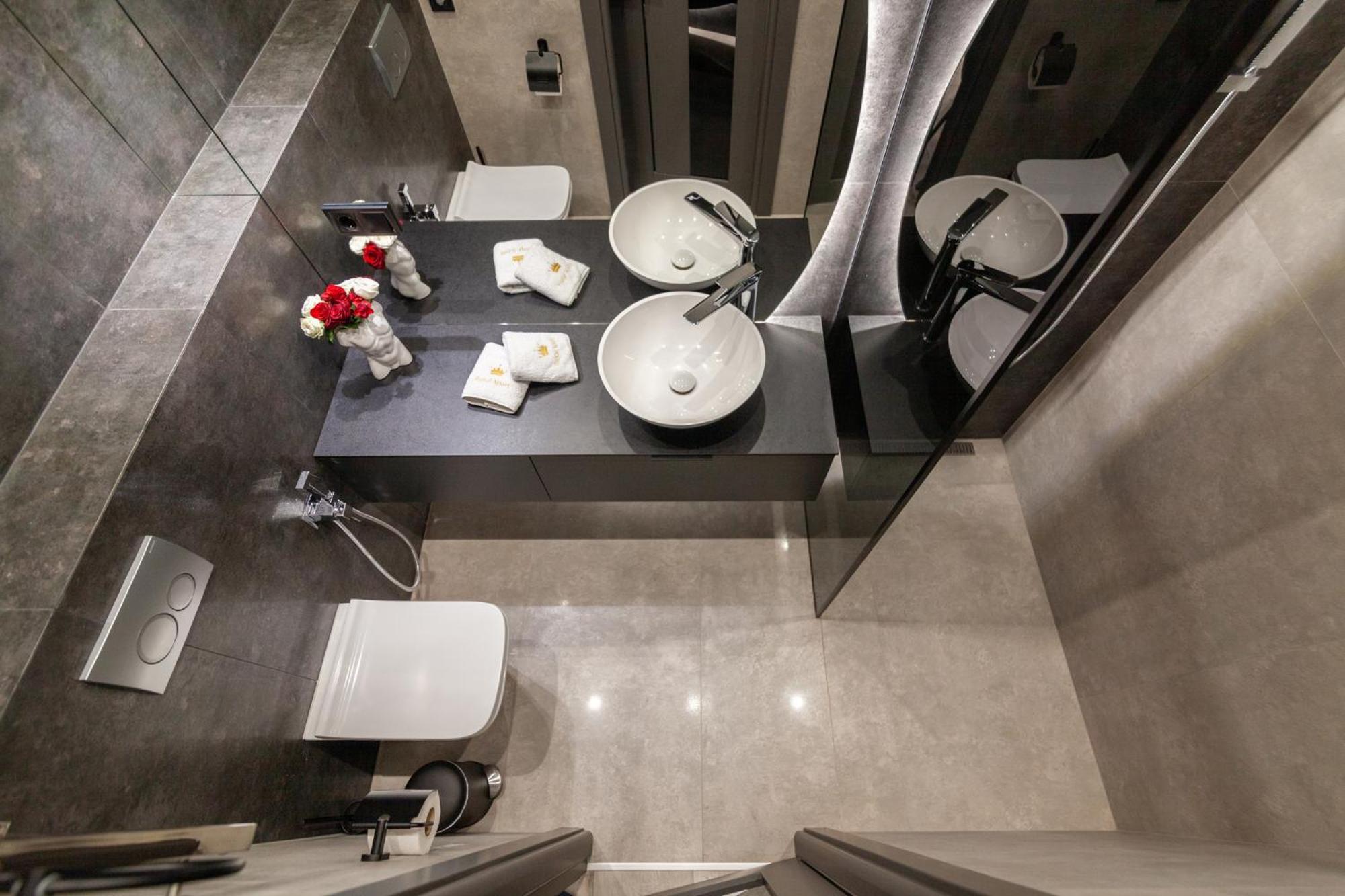 Royal Vip Jacuzzi Apart Lemberg Exterior foto